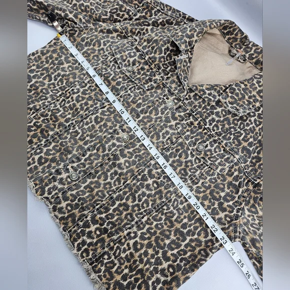 Free People Women's Cheetah Print Raw Hem Denim Jacket Oversized Cropped Medium - Picture 5 of 13